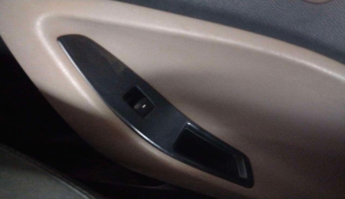 2017 Hyundai Elite i20 ASTA 1.2, Petrol, Manual, 94,255 km, Right rear window switch / handle - Minor damage