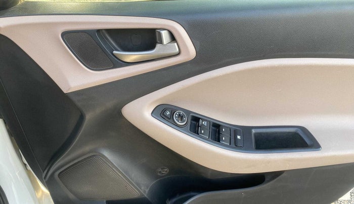 2017 Hyundai Elite i20 ASTA 1.2, Petrol, Manual, 94,255 km, Driver Side Door Panels Control