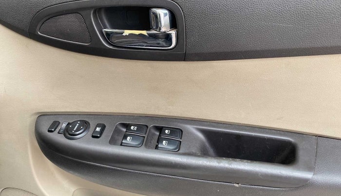 2012 Hyundai i20 MAGNA 1.2, Petrol, Manual, 78,371 km, Driver Side Door Panels Control