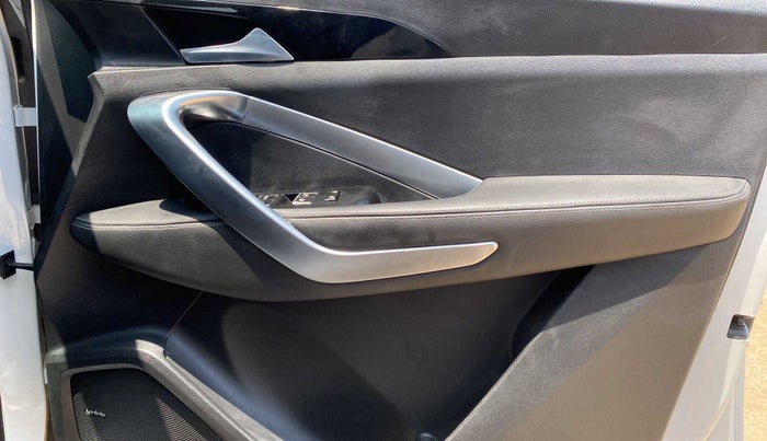 2019 MG HECTOR SHARP 1.5 DCT PETROL, Petrol, Automatic, 19,785 km, Driver Side Door Panels Control