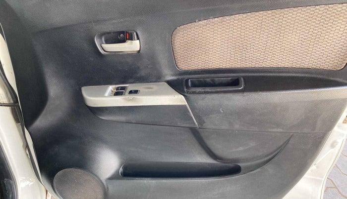 2014 Maruti Wagon R 1.0 LXI, CNG, Manual, 1,15,156 km, Driver Side Door Panels Control