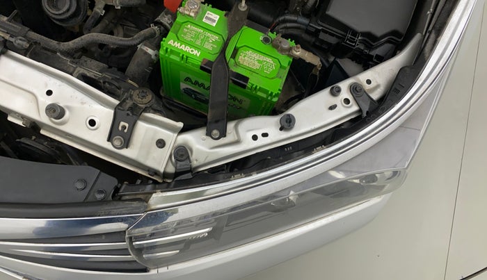 2015 Toyota Corolla Altis VL CVT PETROL, Petrol, Automatic, 61,144 km, Left headlight - Clamp has minor damage