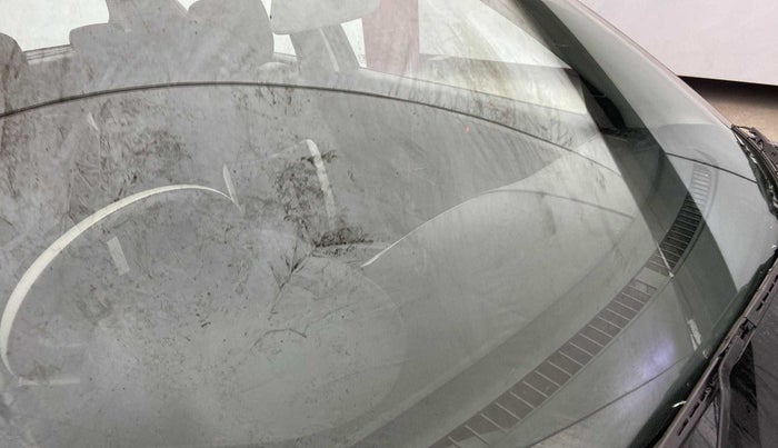 2017 Maruti Swift LXI (O), Petrol, Manual, 44,685 km, Front windshield - Minor spot on windshield