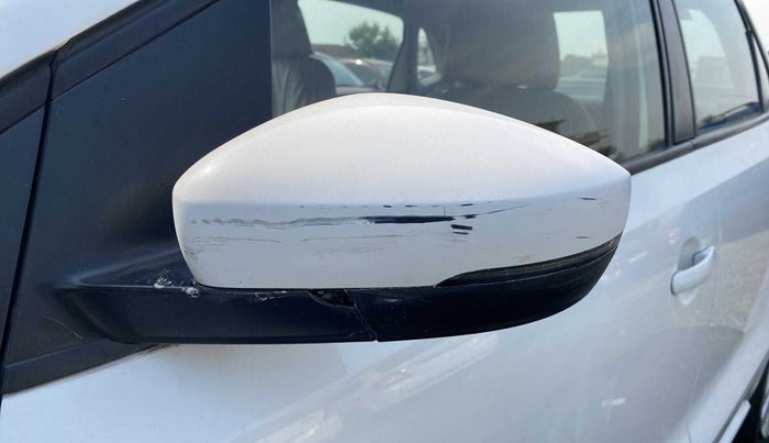 2019 Volkswagen Ameo COMFORTLINE 1.0L, Petrol, Manual, 67,977 km, Left rear-view mirror - Cover has minor damage