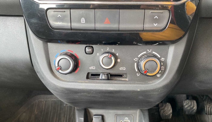 2021 Renault Kwid RXT 0.8, Petrol, Manual, 29,887 km, AC Unit - Directional switch has minor damage