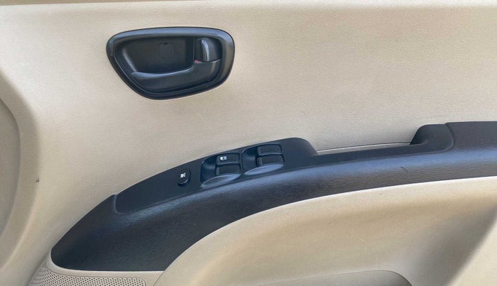 2014 Hyundai i10 MAGNA 1.1, Petrol, Manual, 82,459 km, Driver Side Door Panels Control