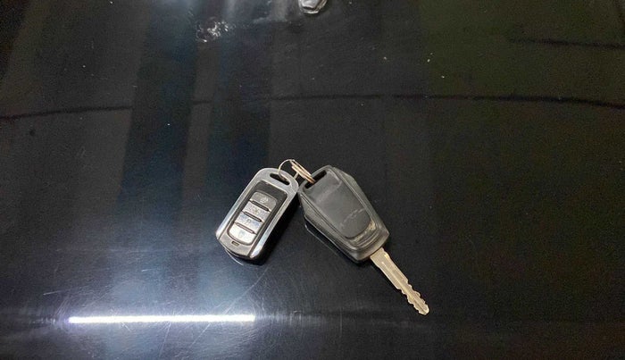 2018 Mahindra KUV 100 NXT K4+ P 6 STR, Petrol, Manual, 40,950 km, Key Close Up