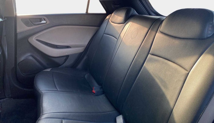 2016 Hyundai Elite i20 MAGNA 1.2, Petrol, Manual, 97,157 km, Right Side Rear Door Cabin