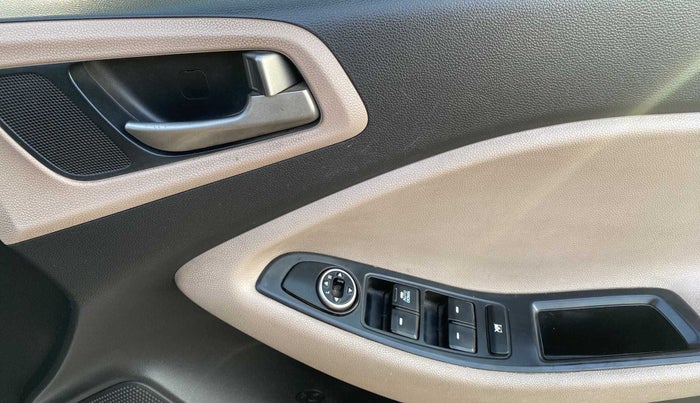 2016 Hyundai Elite i20 MAGNA 1.2, Petrol, Manual, 97,157 km, Driver Side Door Panels Control