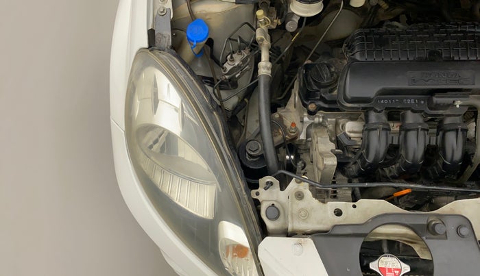 2014 Honda Brio S MT, Petrol, Manual, 83,024 km, Right headlight - Clamp has minor damage