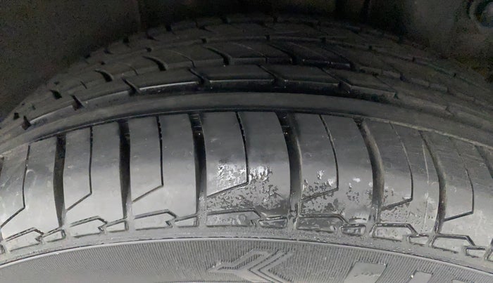 2017 Hyundai Elite i20 ASTA 1.2 (O), Petrol, Manual, 36,560 km, Left Rear Tyre Tread