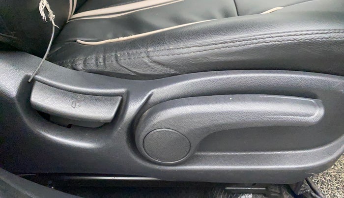 2017 Hyundai Elite i20 ASTA 1.2 (O), Petrol, Manual, 36,560 km, Driver Side Adjustment Panel