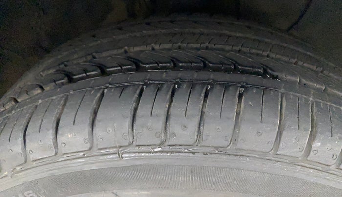 2017 Hyundai Elite i20 ASTA 1.2 (O), Petrol, Manual, 36,560 km, Right Front Tyre Tread