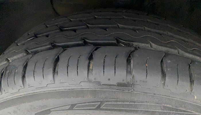 2017 Hyundai Elite i20 ASTA 1.2 (O), Petrol, Manual, 36,560 km, Left Front Tyre Tread