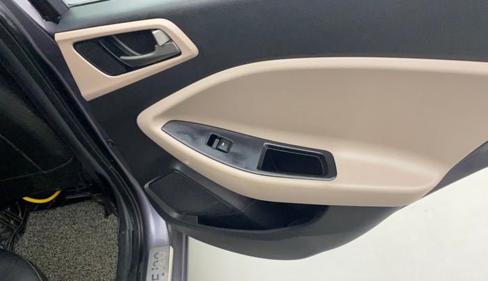 2017 Hyundai Elite i20 ASTA 1.2 (O), Petrol, Manual, 36,560 km, Right rear window switch / handle - Minor damage