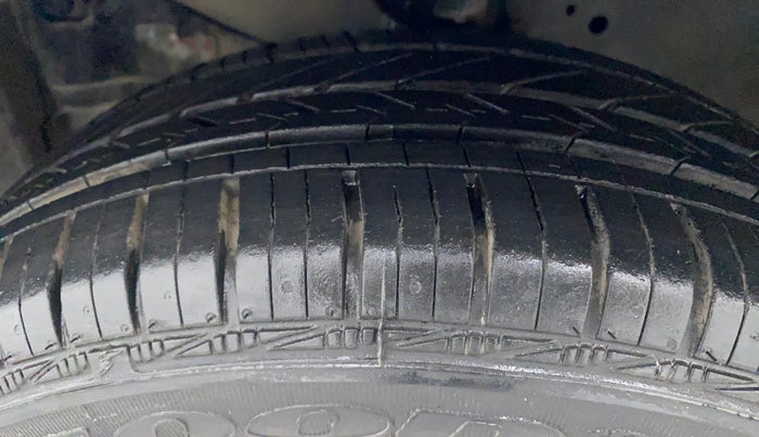 2013 Honda Brio S MT, Petrol, Manual, 89,337 km, Left Front Tyre Tread