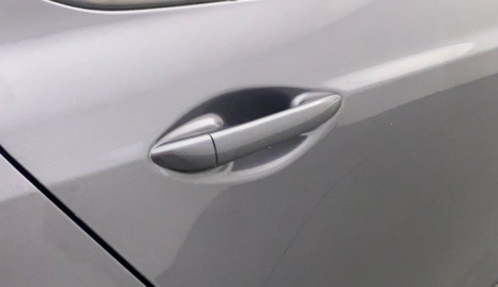 2018 Hyundai Grand i10 SPORTZ 1.2 KAPPA VTVT, Petrol, Manual, 32,331 km, Right rear door - Slightly dented