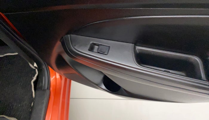 2018 Maruti Swift ZXI, Petrol, Manual, 42,291 km, Right rear window switch / handle - Switch/handle not functional