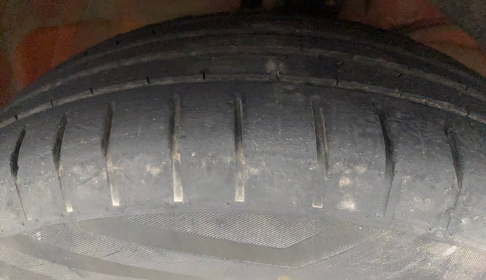 2018 Maruti Swift ZXI, Petrol, Manual, 42,291 km, Right Front Tyre Tread
