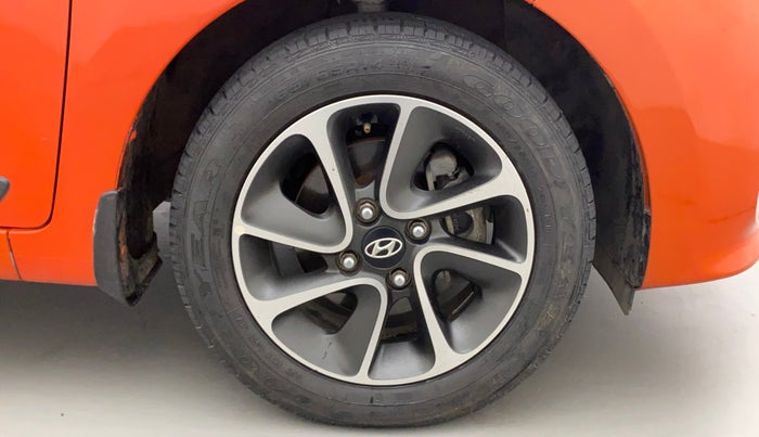 2017 Hyundai Grand i10 SPORTZ (O) AT 1.2 KAPPA VTVT, Petrol, Automatic, 24,694 km, Right Front Wheel