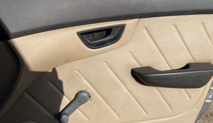 2013 Hyundai Eon D-LITE+, Petrol, Manual, 69,300 km, Driver Side Door Panels Control