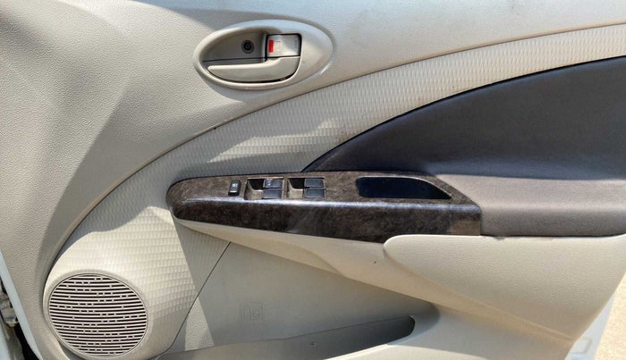 2014 Toyota Etios VX-D, Diesel, Manual, 84,233 km, Driver Side Door Panels Control