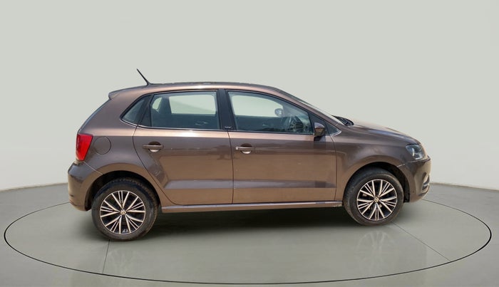 2017 Volkswagen Polo HIGHLINE1.2L, Petrol, Manual, 1,00,853 km, Right Side View