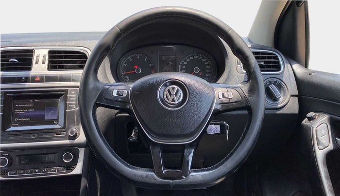 2017 Volkswagen Polo HIGHLINE1.2L, Petrol, Manual, 1,00,853 km, Steering Wheel Close Up