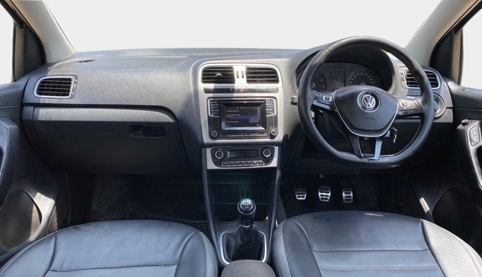 2017 Volkswagen Polo HIGHLINE1.2L, Petrol, Manual, 1,00,853 km, Dashboard