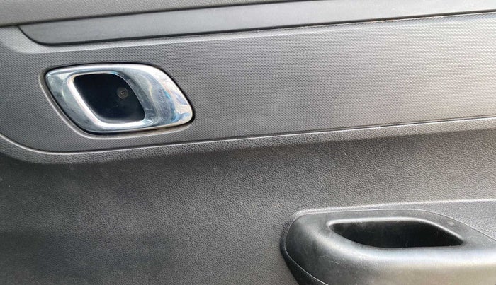 2019 Renault Kwid RXT 0.8, Petrol, Manual, 56,943 km, Driver Side Door Panels Control