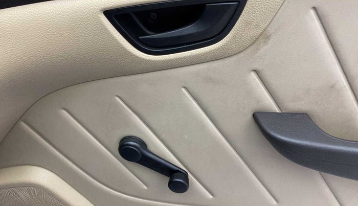 2015 Hyundai Eon D-LITE+, Petrol, Manual, 32,861 km, Driver Side Door Panels Control