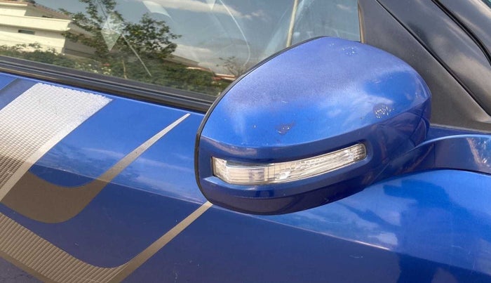 2011 Maruti Swift VXI, Petrol, Manual, 77,887 km, Right rear-view mirror - Indicator light has minor damage