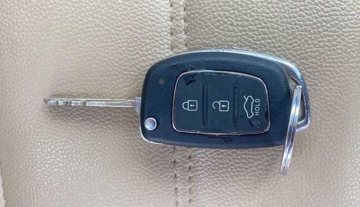 2014 Hyundai Xcent S 1.2, Petrol, Manual, 35,450 km, Key Close Up