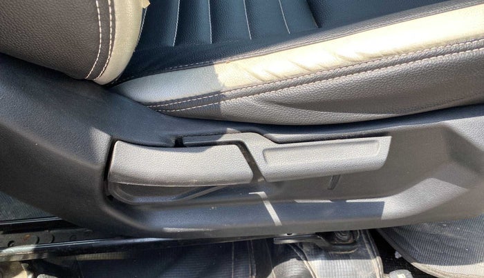 2019 Hyundai VENUE SX 1.0 TURBO, Petrol, Manual, 23,360 km, Driver Side Adjustment Panel