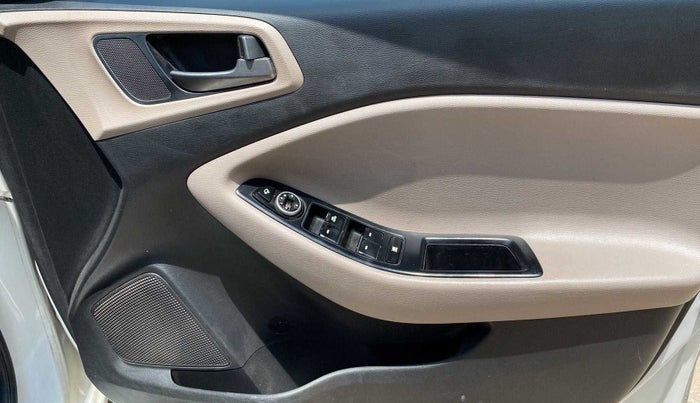 2015 Hyundai Elite i20 ASTA 1.4 CRDI, Diesel, Manual, 1,18,587 km, Driver Side Door Panels Control