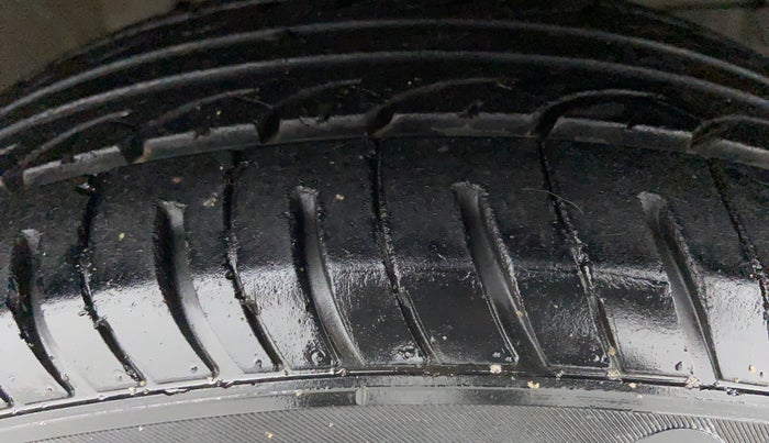 2015 Honda City SV MT PETROL, Petrol, Manual, 64,977 km, Right Front Tyre Tread