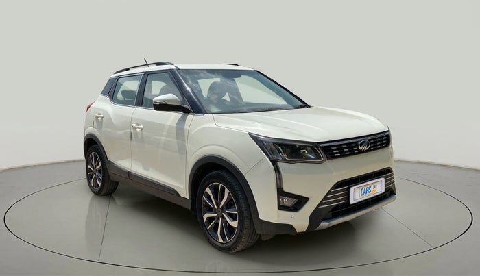 2020 Mahindra XUV300 W8 (O) 1.5 DIESEL AMT, Diesel, Automatic, 64,767 km, Right Front Diagonal