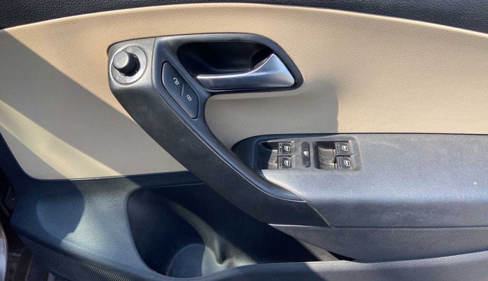 2016 Volkswagen Ameo HIGHLINE1.2L, Petrol, Manual, 72,396 km, Driver Side Door Panels Control