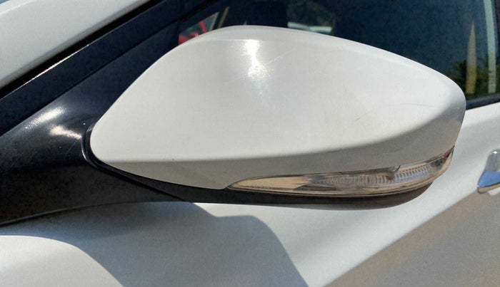 2015 Hyundai Verna FLUIDIC 1.6 CRDI S(O) 4S, Diesel, Manual, 95,116 km, Right rear-view mirror - Cover has minor damage