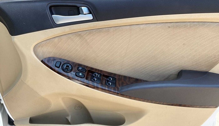 2015 Hyundai Verna FLUIDIC 1.6 CRDI S(O) 4S, Diesel, Manual, 95,116 km, Driver Side Door Panels Control