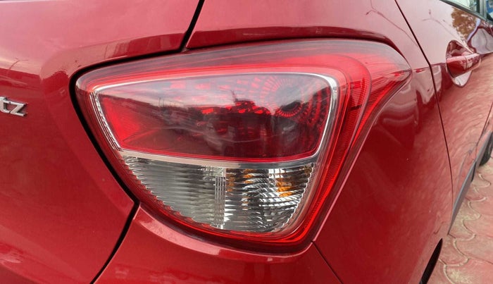 2018 Hyundai Grand i10 SPORTZ 1.2 KAPPA VTVT DUAL TONE, Petrol, Manual, 54,879 km, Right tail light - Minor scratches