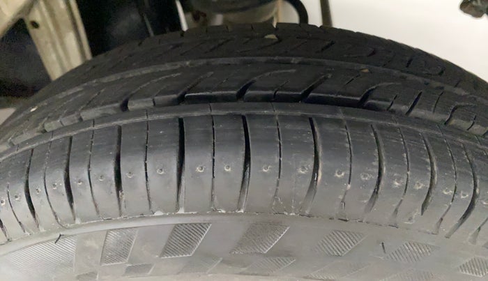 2014 Maruti Alto 800 LXI, Petrol, Manual, 28,860 km, Left Rear Tyre Tread