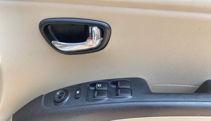 2012 Hyundai i10 MAGNA 1.2, Petrol, Manual, 35,681 km, Driver Side Door Panels Control