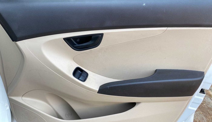 2014 Hyundai Eon MAGNA +, Petrol, Manual, 43,211 km, Driver Side Door Panels Control
