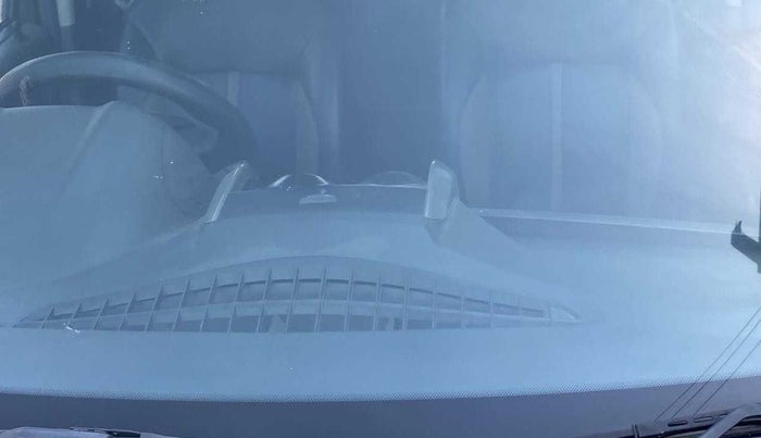 2017 Renault Duster 85 PS RXE DIESEL, Diesel, Manual, 97,571 km, Front windshield - Minor spot on windshield
