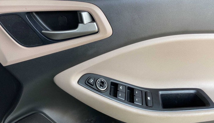 2018 Hyundai Elite i20 ASTA 1.4 CRDI (O), Diesel, Manual, 73,927 km, Driver Side Door Panels Control