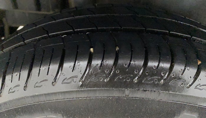 2017 Maruti Swift ZXI, Petrol, Manual, 85,495 km, Right Rear Tyre Tread