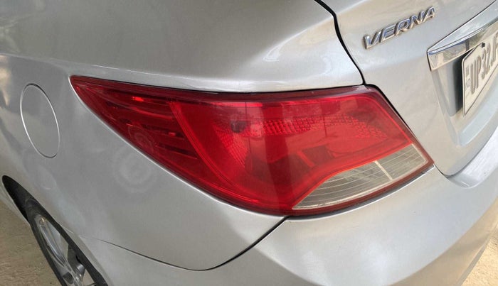 2017 Hyundai Verna 1.6 VTVT SX, Petrol, Manual, 33,353 km, Left tail light - Faded