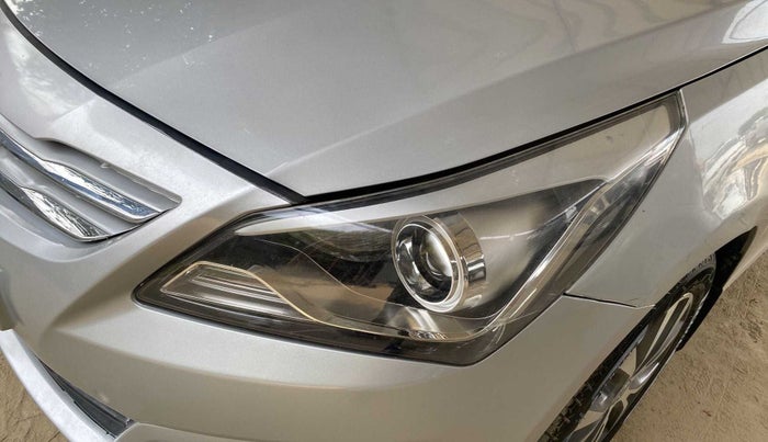 2017 Hyundai Verna 1.6 VTVT SX, Petrol, Manual, 33,353 km, Left headlight - < 2 inches,no. = 2