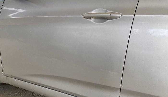2017 Hyundai Verna 1.6 VTVT SX, Petrol, Manual, 33,353 km, Front passenger door - Slightly dented